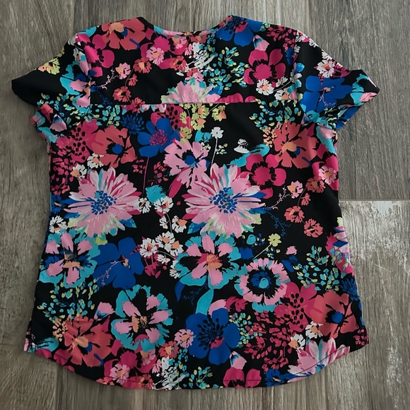 Cherokee Floral V-neck Scub Top - Picture 4 of 6